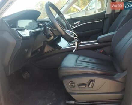 Білий Ауді E-Tron, об'ємом двигуна 0 л та пробігом 51 тис. км за 19100 $, фото 6 на Automoto.ua