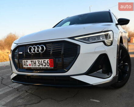 Белый Ауди E-Tron, объемом двигателя 0 л и пробегом 63 тыс. км за 41450 $, фото 1 на Automoto.ua