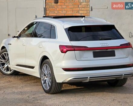 Белый Ауди E-Tron, объемом двигателя 0 л и пробегом 26 тыс. км за 48778 $, фото 3 на Automoto.ua