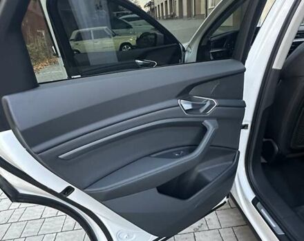 Белый Ауди E-Tron, объемом двигателя 0 л и пробегом 150 тыс. км за 33500 $, фото 22 на Automoto.ua