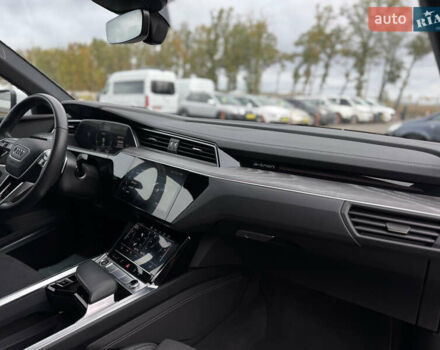 Белый Ауди E-Tron, объемом двигателя 0 л и пробегом 20 тыс. км за 51500 $, фото 11 на Automoto.ua