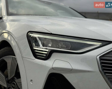 Белый Ауди E-Tron, объемом двигателя 0 л и пробегом 20 тыс. км за 51500 $, фото 6 на Automoto.ua