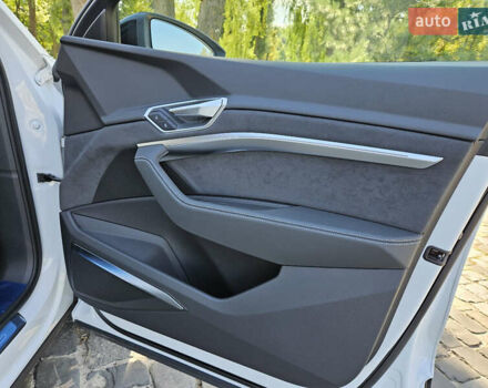 Белый Ауди E-Tron, объемом двигателя 0 л и пробегом 1 тыс. км за 64999 $, фото 24 на Automoto.ua