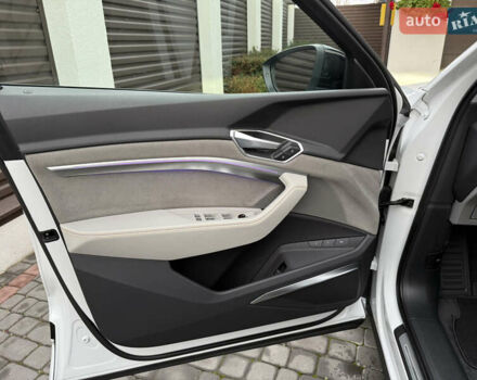 Белый Ауди E-Tron, объемом двигателя 0 л и пробегом 60 тыс. км за 34700 $, фото 29 на Automoto.ua