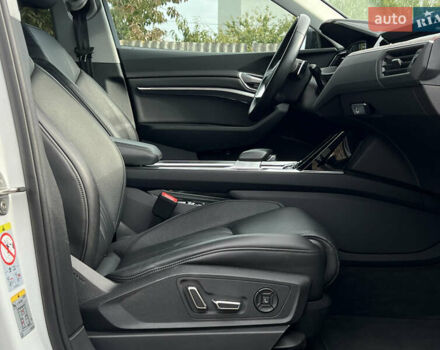 Белый Ауди E-Tron, объемом двигателя 0 л и пробегом 41 тыс. км за 42727 $, фото 46 на Automoto.ua