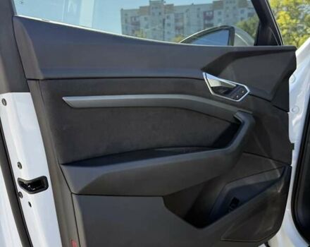 Белый Ауди E-Tron, объемом двигателя 0 л и пробегом 16 тыс. км за 44000 $, фото 33 на Automoto.ua