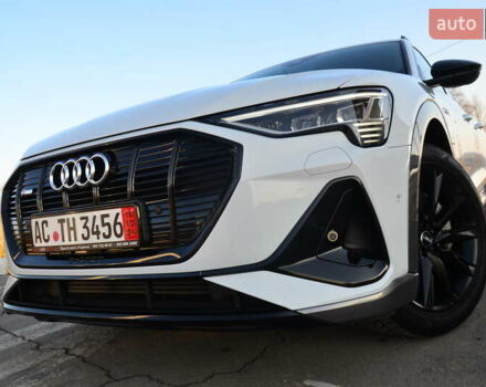 Белый Ауди E-Tron, объемом двигателя 0 л и пробегом 63 тыс. км за 41450 $, фото 2 на Automoto.ua