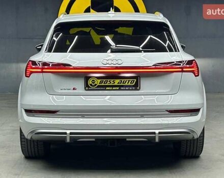 Білий Ауді E-Tron, об'ємом двигуна 0 л та пробігом 13 тис. км за 42500 $, фото 4 на Automoto.ua