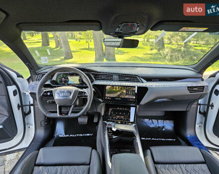 Белый Ауди E-Tron, объемом двигателя 0 л и пробегом 1 тыс. км за 64999 $, фото 17 на Automoto.ua