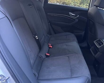 Белый Ауди E-Tron, объемом двигателя 0 л и пробегом 150 тыс. км за 33500 $, фото 35 на Automoto.ua