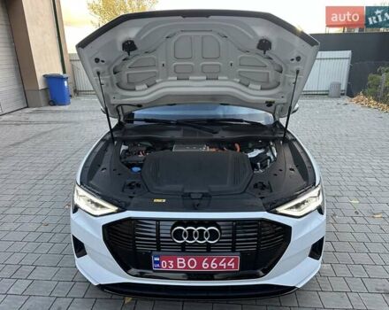 Белый Ауди E-Tron, объемом двигателя 0 л и пробегом 150 тыс. км за 33500 $, фото 38 на Automoto.ua