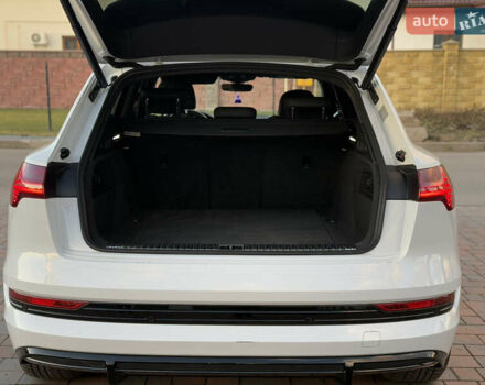 Белый Ауди E-Tron, объемом двигателя 0 л и пробегом 55 тыс. км за 43000 $, фото 36 на Automoto.ua