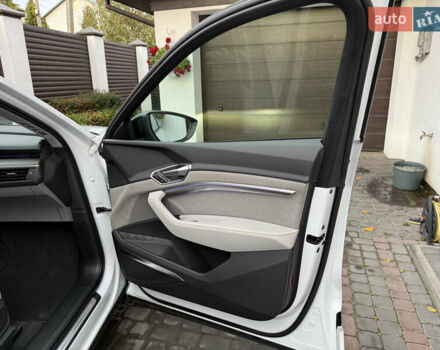 Белый Ауди E-Tron, объемом двигателя 0 л и пробегом 60 тыс. км за 34700 $, фото 49 на Automoto.ua