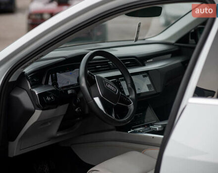Белый Ауди E-Tron, объемом двигателя 0 л и пробегом 94 тыс. км за 38999 $, фото 19 на Automoto.ua