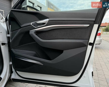 Белый Ауди E-Tron, объемом двигателя 0 л и пробегом 40 тыс. км за 46500 $, фото 41 на Automoto.ua
