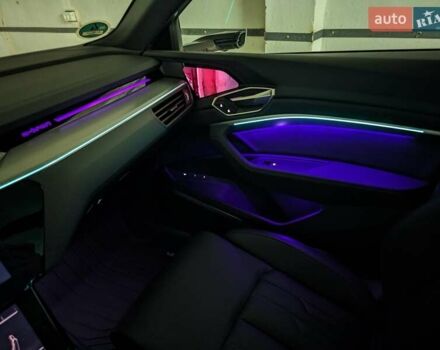 Белый Ауди E-Tron, объемом двигателя 0 л и пробегом 26 тыс. км за 48778 $, фото 38 на Automoto.ua