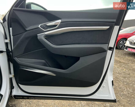 Белый Ауди E-Tron, объемом двигателя 0 л и пробегом 23 тыс. км за 44483 $, фото 45 на Automoto.ua