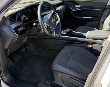 Белый Ауди E-Tron, объемом двигателя 0 л и пробегом 16 тыс. км за 44000 $, фото 32 на Automoto.ua