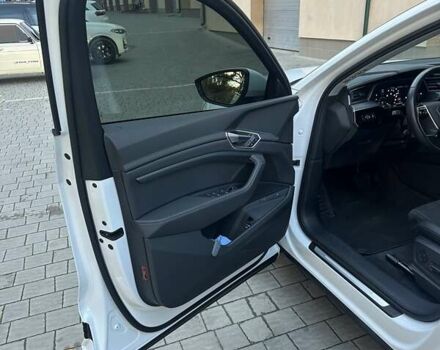 Белый Ауди E-Tron, объемом двигателя 0 л и пробегом 150 тыс. км за 33500 $, фото 21 на Automoto.ua