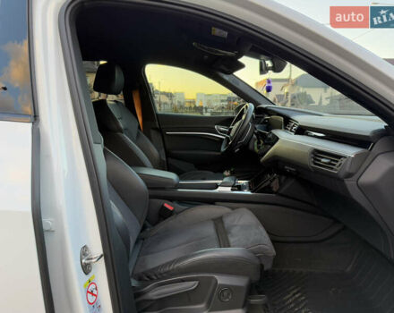 Белый Ауди E-Tron, объемом двигателя 0 л и пробегом 55 тыс. км за 43000 $, фото 34 на Automoto.ua