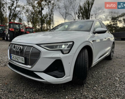 Белый Ауди E-Tron, объемом двигателя 0 л и пробегом 20 тыс. км за 51500 $, фото 3 на Automoto.ua