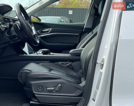 Белый Ауди E-Tron, объемом двигателя 0 л и пробегом 41 тыс. км за 42727 $, фото 28 на Automoto.ua