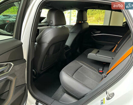 Белый Ауди E-Tron, объемом двигателя 0 л и пробегом 41 тыс. км за 47000 $, фото 9 на Automoto.ua