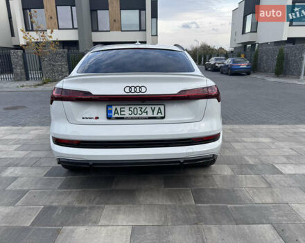 Белый Ауди E-Tron, объемом двигателя 0 л и пробегом 42 тыс. км за 51400 $, фото 3 на Automoto.ua