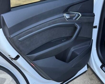 Белый Ауди E-Tron, объемом двигателя 0 л и пробегом 16 тыс. км за 44000 $, фото 28 на Automoto.ua