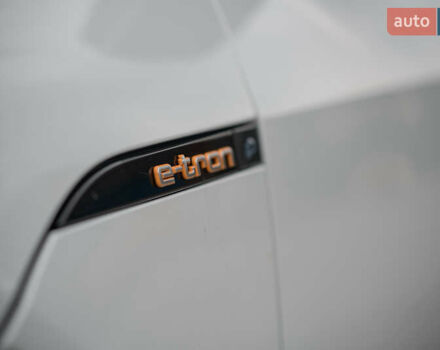 Белый Ауди E-Tron, объемом двигателя 0 л и пробегом 94 тыс. км за 38999 $, фото 14 на Automoto.ua