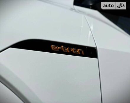 Білий Ауді E-Tron, об'ємом двигуна 0 л та пробігом 15 тис. км за 59999 $, фото 35 на Automoto.ua