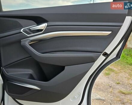 Белый Ауди E-Tron, объемом двигателя 0 л и пробегом 26 тыс. км за 48778 $, фото 64 на Automoto.ua