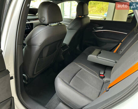 Белый Ауди E-Tron, объемом двигателя 0 л и пробегом 41 тыс. км за 47000 $, фото 6 на Automoto.ua