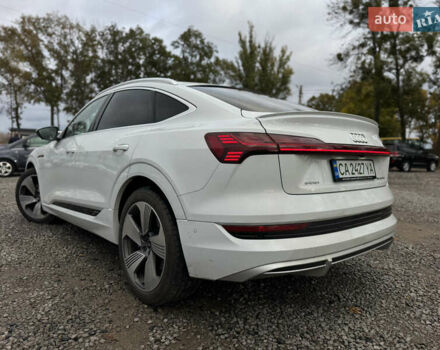 Белый Ауди E-Tron, объемом двигателя 0 л и пробегом 20 тыс. км за 51500 $, фото 2 на Automoto.ua