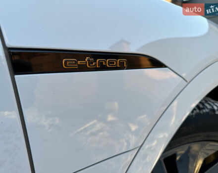 Белый Ауди E-Tron, объемом двигателя 0 л и пробегом 39 тыс. км за 44800 $, фото 11 на Automoto.ua