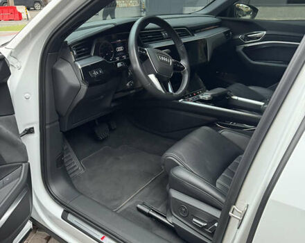 Белый Ауди E-Tron, объемом двигателя 0 л и пробегом 42 тыс. км за 50600 $, фото 12 на Automoto.ua