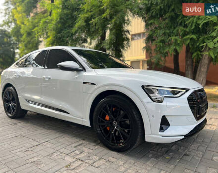 Білий Ауді E-Tron, об'ємом двигуна 0 л та пробігом 22 тис. км за 41500 $, фото 4 на Automoto.ua