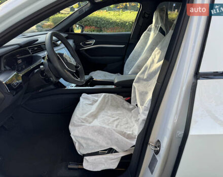 Белый Ауди E-Tron, объемом двигателя 0 л и пробегом 1 тыс. км за 67000 $, фото 7 на Automoto.ua