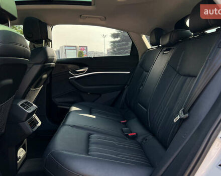 Белый Ауди E-Tron, объемом двигателя 0 л и пробегом 33 тыс. км за 42990 $, фото 17 на Automoto.ua