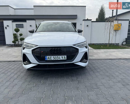 Белый Ауди E-Tron, объемом двигателя 0 л и пробегом 42 тыс. км за 51400 $, фото 1 на Automoto.ua
