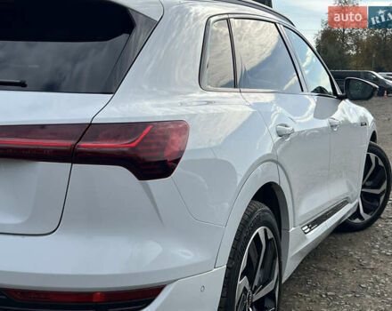 Белый Ауди E-Tron, объемом двигателя 0 л и пробегом 41 тыс. км за 42727 $, фото 12 на Automoto.ua