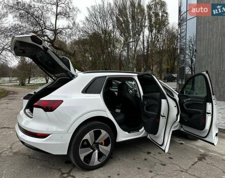 Білий Ауді E-Tron, об'ємом двигуна 0 л та пробігом 27 тис. км за 39900 $, фото 5 на Automoto.ua