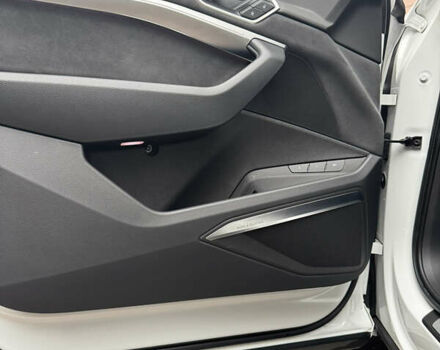 Белый Ауди E-Tron, объемом двигателя 0 л и пробегом 42 тыс. км за 50600 $, фото 11 на Automoto.ua