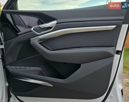 Белый Ауди E-Tron, объемом двигателя 0 л и пробегом 26 тыс. км за 48778 $, фото 51 на Automoto.ua