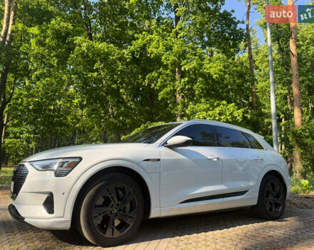 Білий Ауді E-Tron, об'ємом двигуна 0 л та пробігом 38 тис. км за 39000 $, фото 3 на Automoto.ua