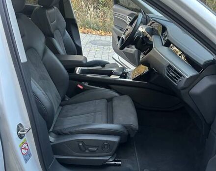 Белый Ауди E-Tron, объемом двигателя 0 л и пробегом 150 тыс. км за 33500 $, фото 29 на Automoto.ua