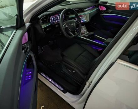 Белый Ауди E-Tron, объемом двигателя 0 л и пробегом 26 тыс. км за 48778 $, фото 35 на Automoto.ua