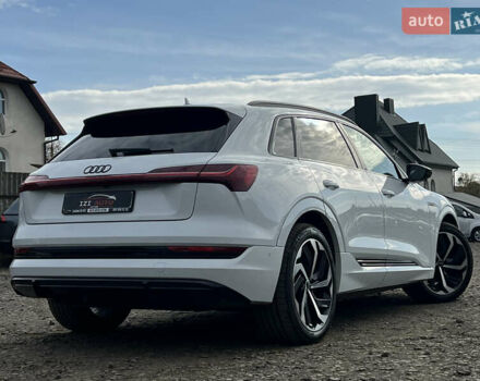 Белый Ауди E-Tron, объемом двигателя 0 л и пробегом 41 тыс. км за 42727 $, фото 7 на Automoto.ua