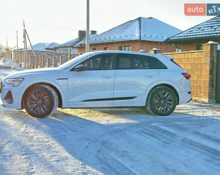 Белый Ауди E-Tron, объемом двигателя 0 л и пробегом 39 тыс. км за 44800 $, фото 3 на Automoto.ua