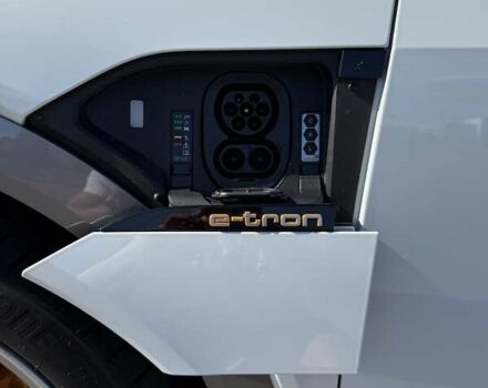 Белый Ауди E-Tron, объемом двигателя 0 л и пробегом 16 тыс. км за 44000 $, фото 19 на Automoto.ua